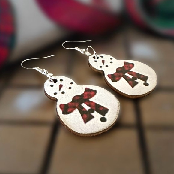 ⭐️ 5 for $25 Wood Festive Snowman Christmas Earrings - Picture 2 of 6